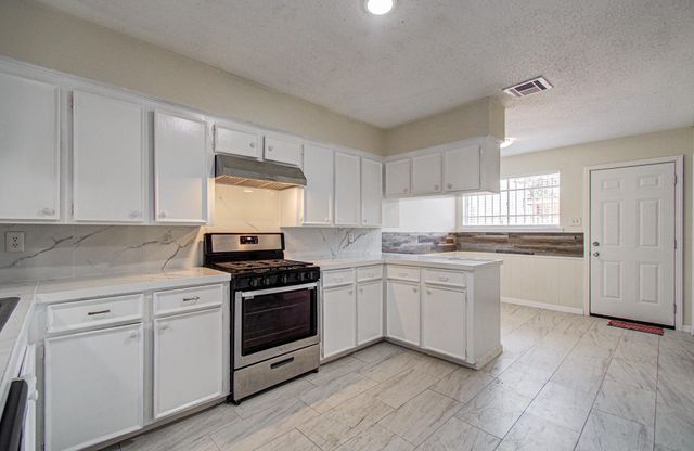 8820 Bissonnet Street, Houston, TX 77074