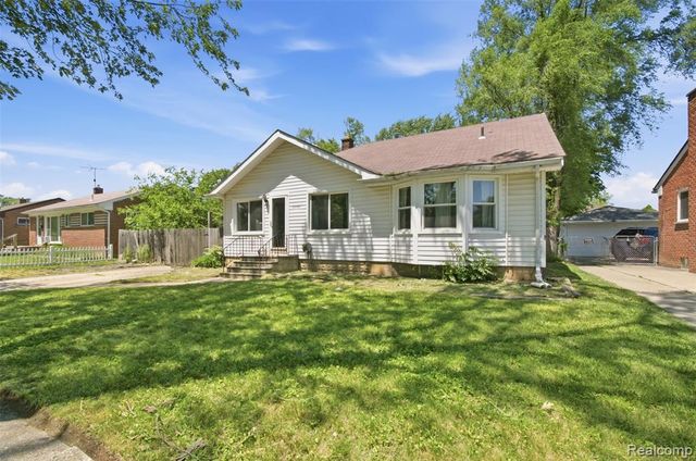 28640 Oakwood Street, Inkster, MI 48141