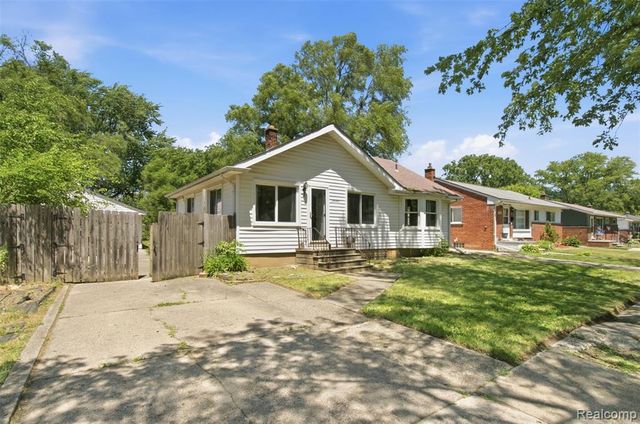 28640 Oakwood Street, Inkster, MI 48141