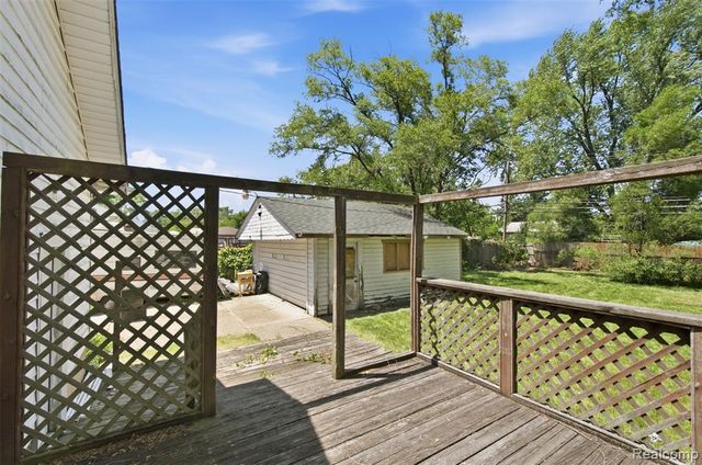 28640 Oakwood Street, Inkster, MI 48141