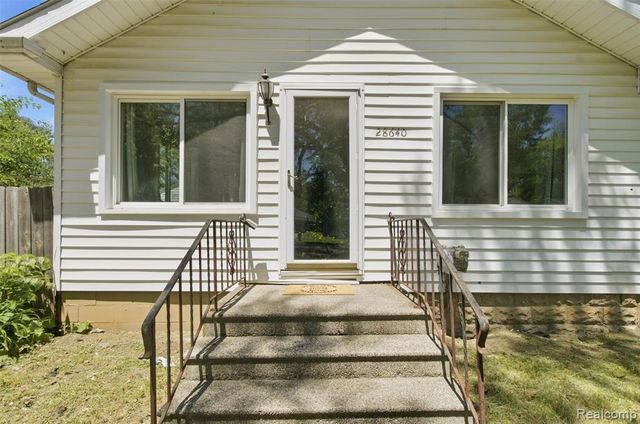 28640 Oakwood Street, Inkster, MI 48141