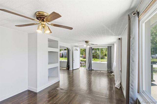 28640 Oakwood Street, Inkster, MI 48141
