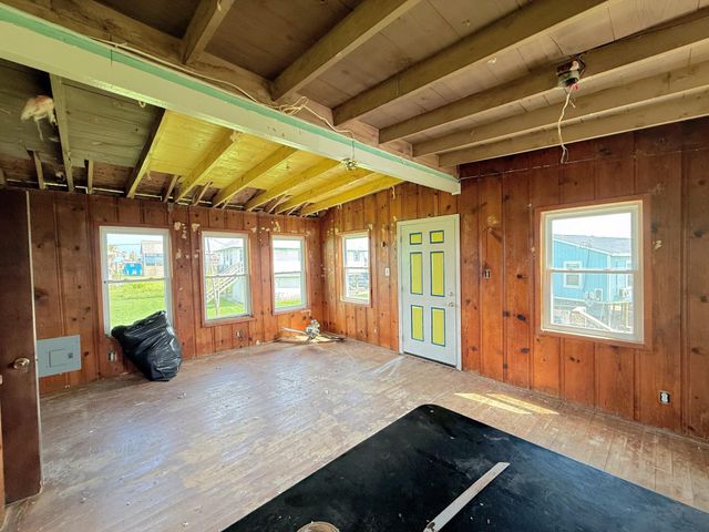 415 Treaty Drive, Surfside Beach, TX 77541