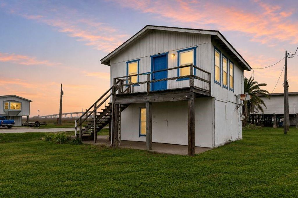 415 Treaty Drive, Surfside Beach, TX 77541