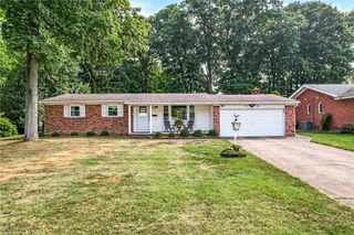 25 Lakeshore Drive, Struthers, OH 44471