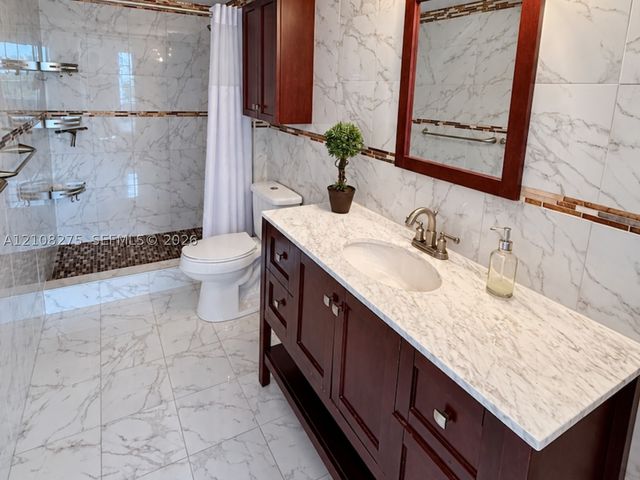 2226 N Cypress Bend Dr 409, Pompano Beach, FL 33069