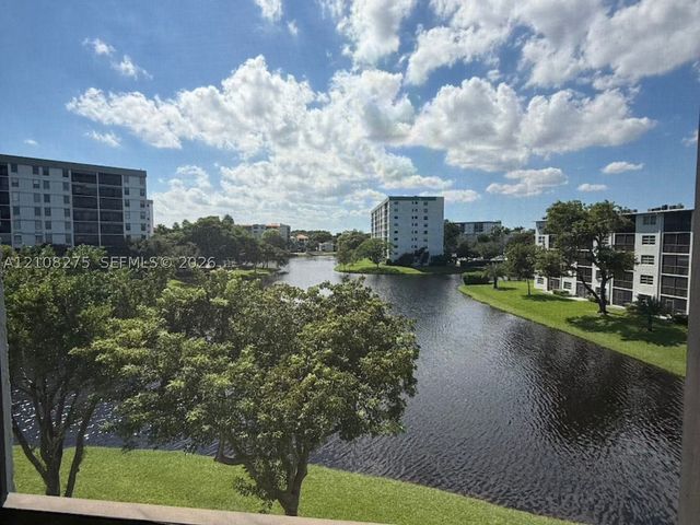 2226 N Cypress Bend Dr 409, Pompano Beach, FL 33069