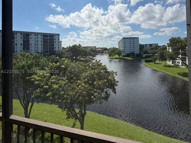 2226 N Cypress Bend Dr 409, Pompano Beach, FL 33069