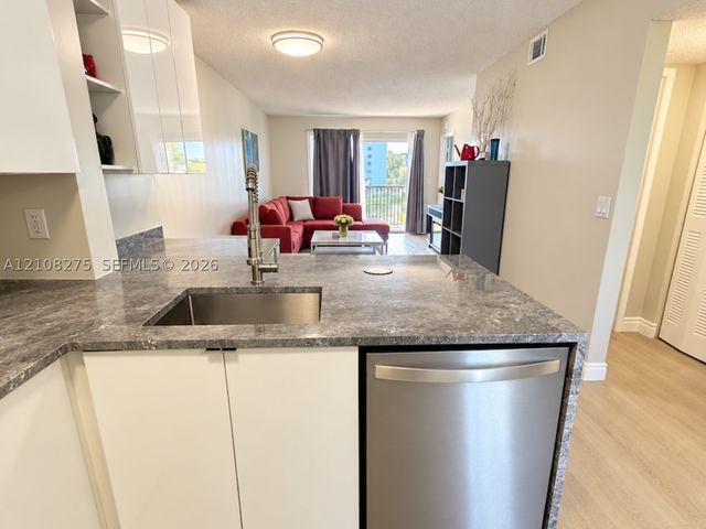 2226 N Cypress Bend Dr 409, Pompano Beach, FL 33069