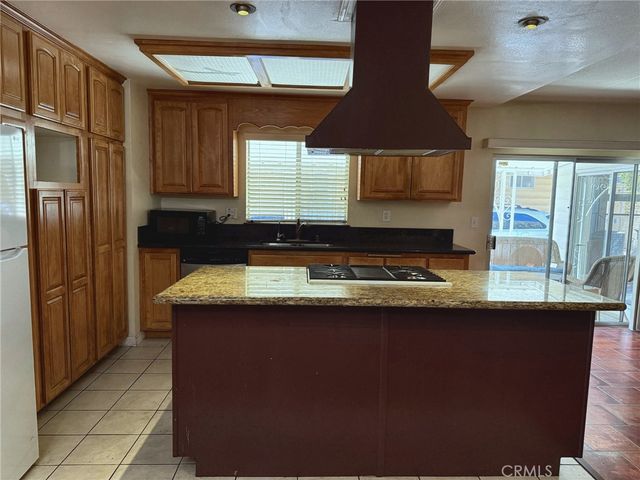 2851 Rolling Hills 187, Fullerton, CA 92835