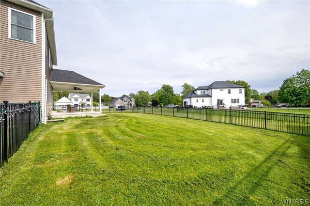 4 Wentworth Drive, Orchard Park, NY 14127