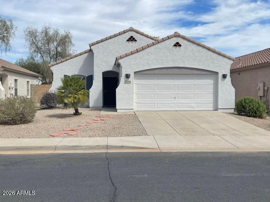 17216 W Desert Lane W, Surprise, AZ 85388 — exterior