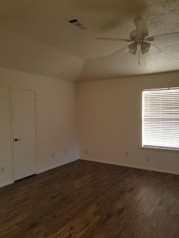 6492 Central Avenue, North Richland Hills, TX 76182