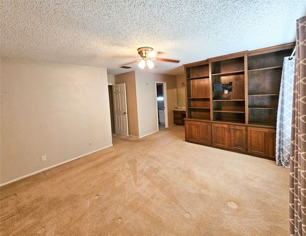 304 Tahiti Drive, Granbury, TX 76048