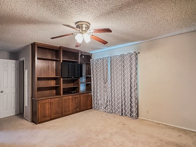 304 Tahiti Drive, Granbury, TX 76048