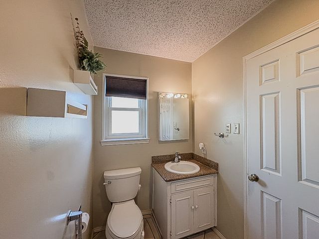 304 Tahiti Drive, Granbury, TX 76048