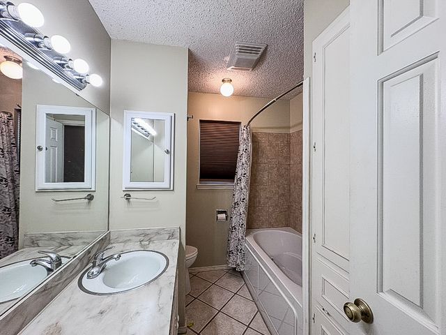 304 Tahiti Drive, Granbury, TX 76048