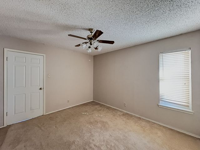 304 Tahiti Drive, Granbury, TX 76048