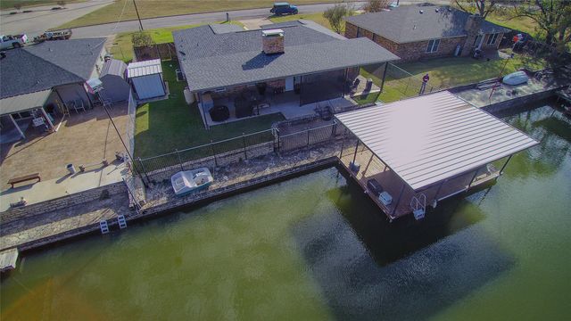 304 Tahiti Drive, Granbury, TX 76048