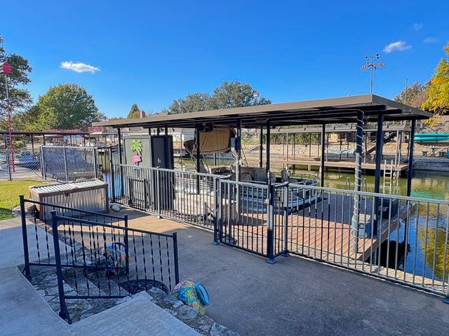 304 Tahiti Drive, Granbury, TX 76048