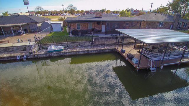 304 Tahiti Drive, Granbury, TX 76048