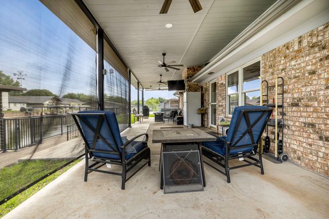 304 Tahiti Drive, Granbury, TX 76048