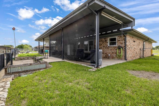 304 Tahiti Drive, Granbury, TX 76048