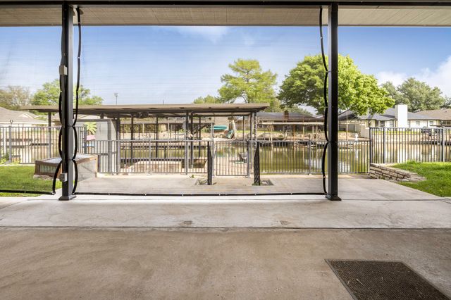 304 Tahiti Drive, Granbury, TX 76048