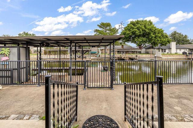 304 Tahiti Drive, Granbury, TX 76048