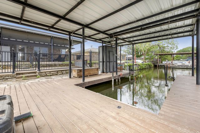 304 Tahiti Drive, Granbury, TX 76048