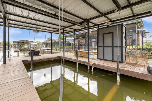 304 Tahiti Drive, Granbury, TX 76048