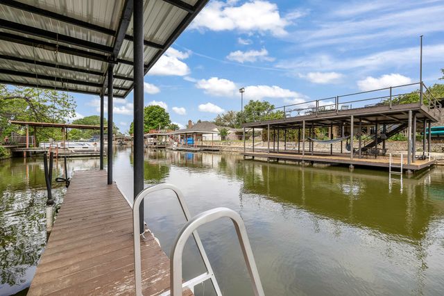 304 Tahiti Drive, Granbury, TX 76048