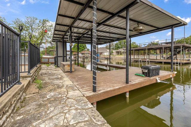 304 Tahiti Drive, Granbury, TX 76048
