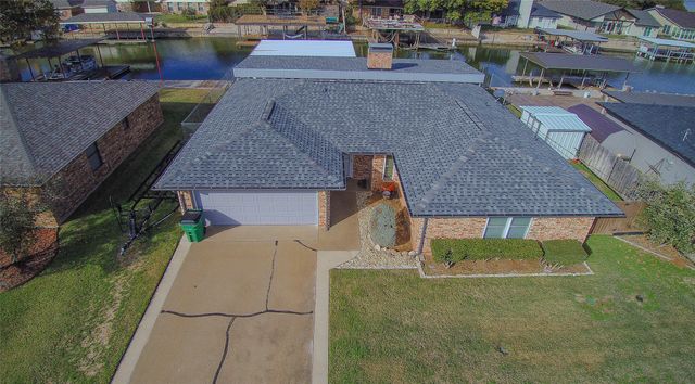 304 Tahiti Drive, Granbury, TX 76048