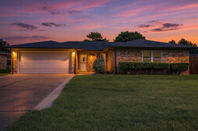 304 Tahiti Drive, Granbury, TX 76048