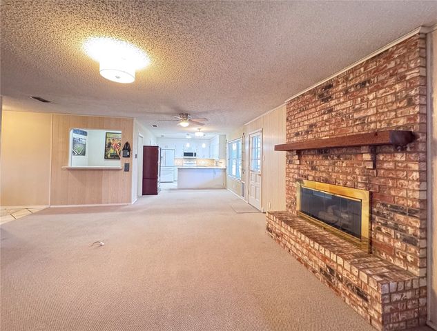 304 Tahiti Drive, Granbury, TX 76048