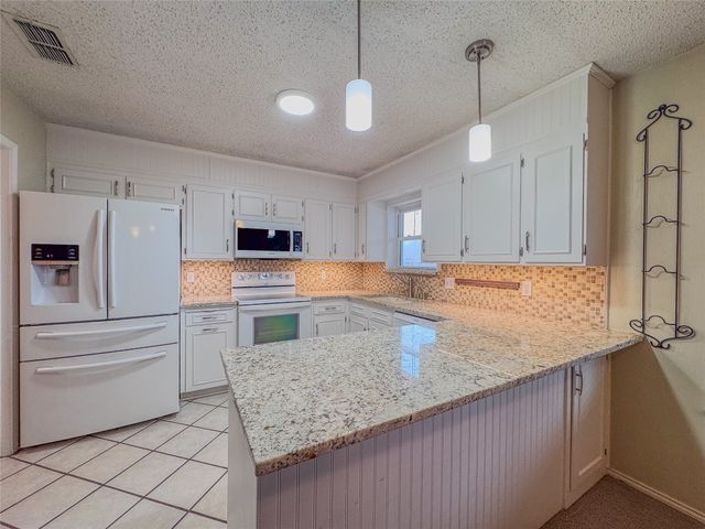 304 Tahiti Drive, Granbury, TX 76048