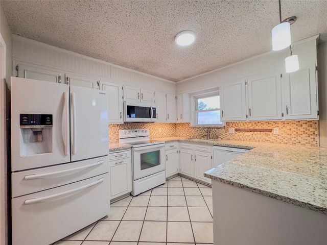 304 Tahiti Drive, Granbury, TX 76048