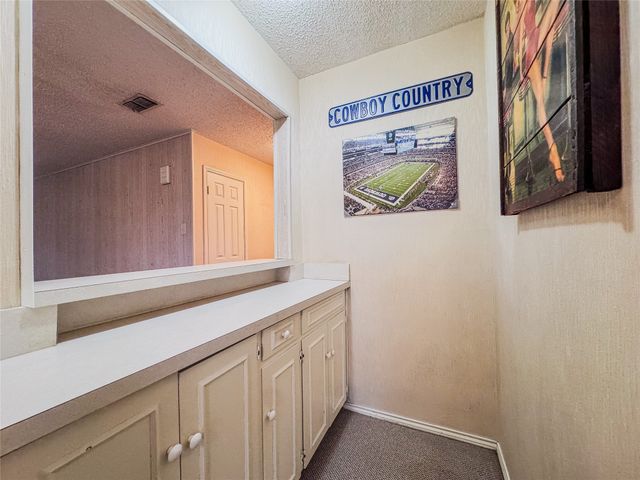 304 Tahiti Drive, Granbury, TX 76048