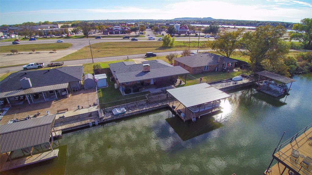 304 Tahiti Drive, Granbury, TX 76048