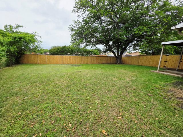 6101 Greenlawn Street, Rowlett, TX 75088