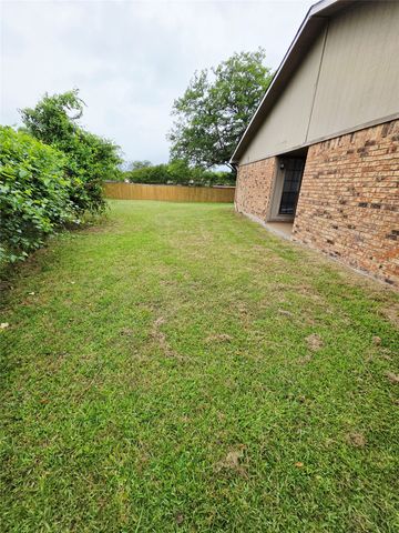 6101 Greenlawn Street, Rowlett, TX 75088