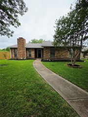 6101 Greenlawn Street, Rowlett, TX 75088