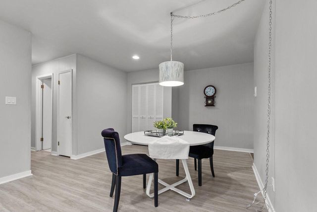 10 GREEN BAY COURT #105, Appleton, WI 54911