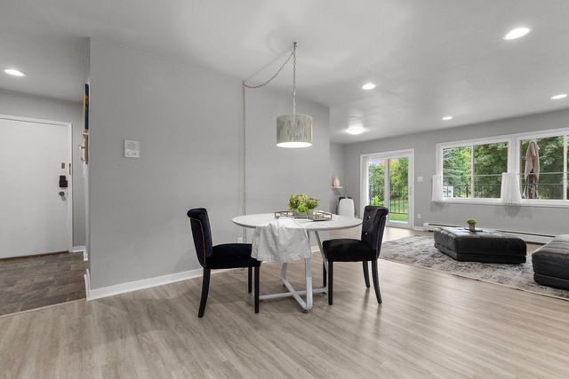 10 GREEN BAY COURT #105, Appleton, WI 54911