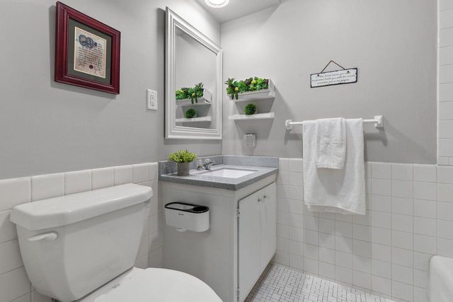 10 GREEN BAY COURT #105, Appleton, WI 54911