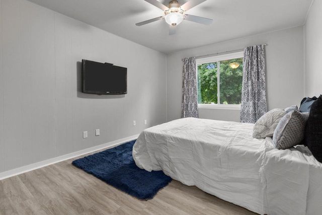 10 GREEN BAY COURT #105, Appleton, WI 54911