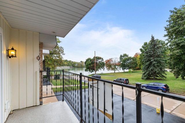 10 GREEN BAY COURT #105, Appleton, WI 54911