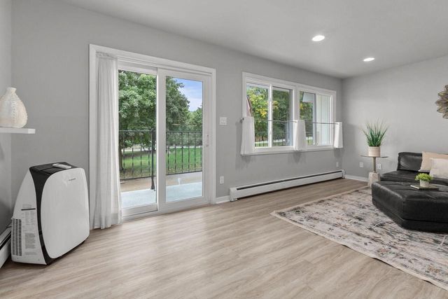 10 GREEN BAY COURT #105, Appleton, WI 54911