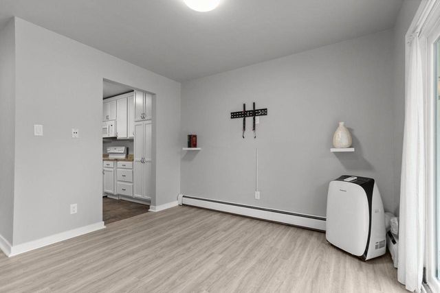 10 GREEN BAY COURT #105, Appleton, WI 54911